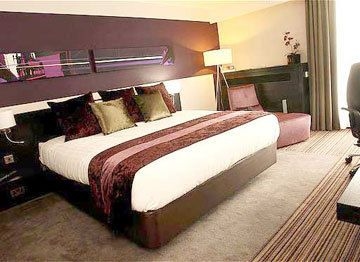 CROWNE PLAZA4
