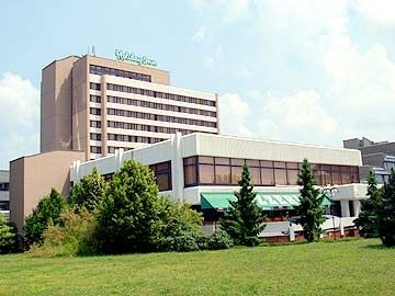 HOLIDAY INN0