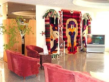 HOLIDAY INN4