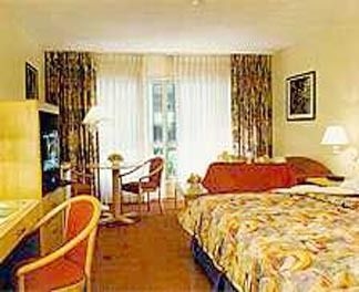 HOLIDAY INN2