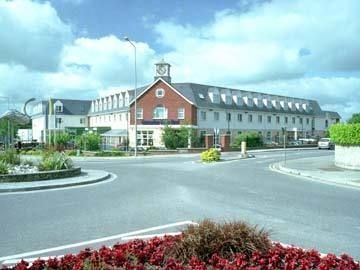 CARRIGALINE COURT1
