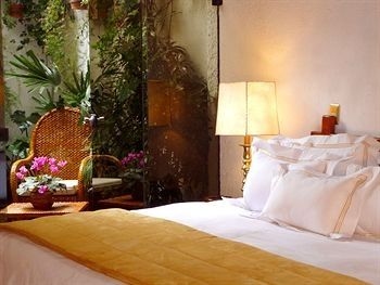 Antara Hotel1