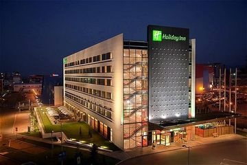 HOLIDAY INN0