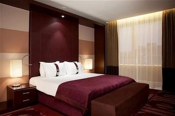 HOLIDAY INN2