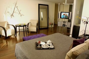 BROADWAY ALL SUITES3