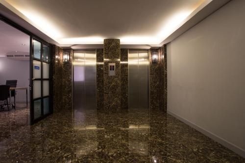 โรงแรมเฟิร์สต์ เฮาส์ (First House Hotel)0
