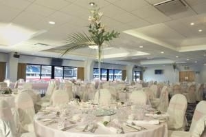 De Vere Whites0