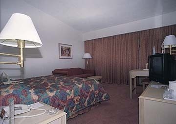 FIESTA INN4