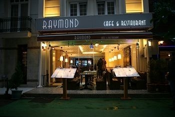 Raymond Hotel0