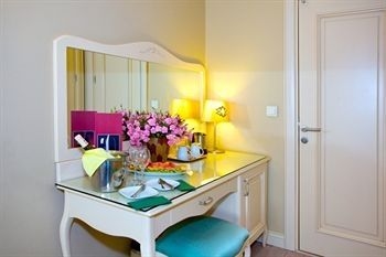 Raymond Hotel3