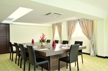 Hallmark Crown Hotel2