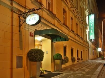Three Crowns Hotel0