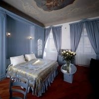 The Iron Gate Hotel & Suites3