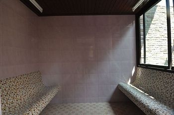 ฉลอง วิลล่า รีสอร์ท แอนด์ สปา (Chalong Villa Resort and Spa)2