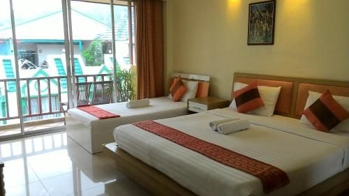 โรงแรมออเรนจ์ (Orange Hotel)4