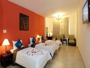 Gold Coast Hotel4