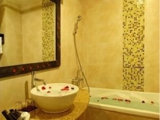 Gold Coast Hotel1