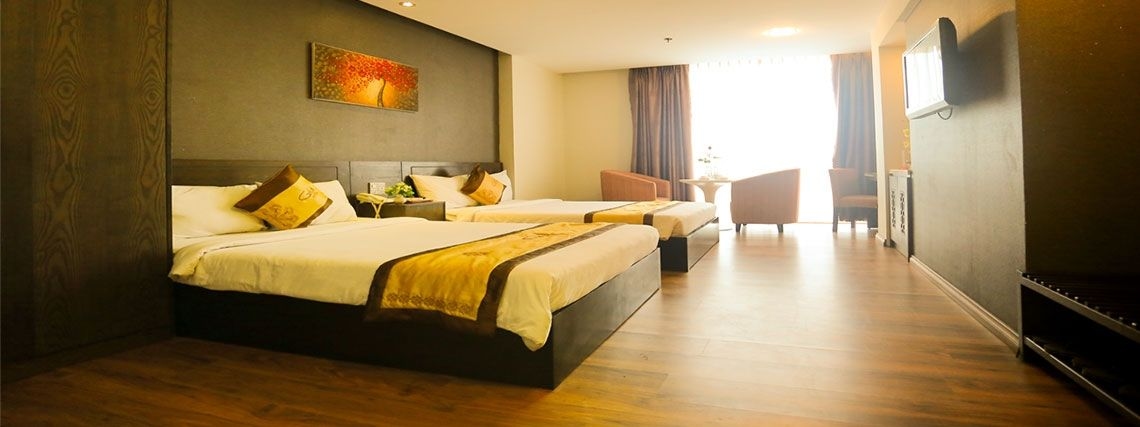 Gold Hotel3
