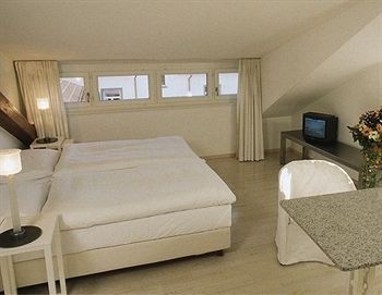 โรงแรมเริสส์ลี (Hotel Roessli)4