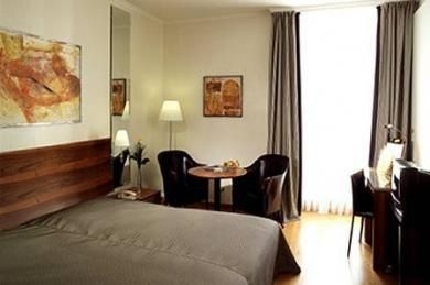 The Central Plaza Hotel0