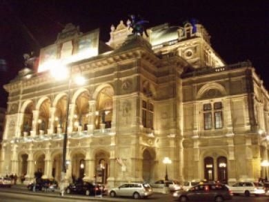 Carlton Opera0