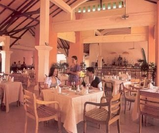 โรงแรมลีเจียน พาราดิโซ (Legian Paradiso Hotel)1