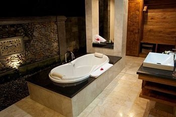 โรงแรมศรีราติห์คอทเทจ (Sri Ratih Cottages)3