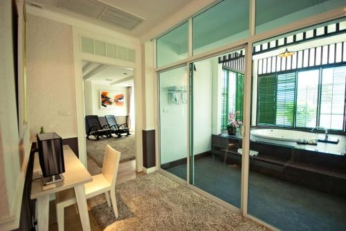โรงแรมเอเต้ ชุมพร (A-Te Hotel Chumphon)3