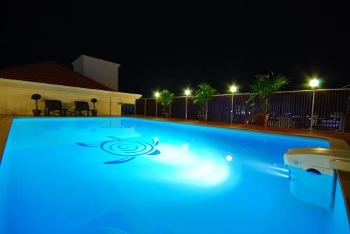 โรงแรมเอมบริโอ (Embryo Hotel)1