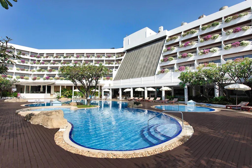 โรงแรมเดอะ ชะอำ เมธาวลัย (The Cha-Am Methavalai Hotel)0