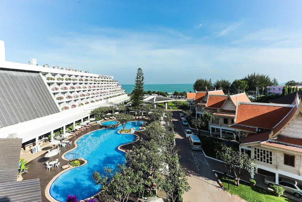 โรงแรมเดอะ ชะอำ เมธาวลัย (The Cha-Am Methavalai Hotel)4