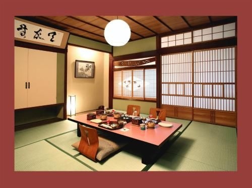 เอกินาริยะ เรียวกัง (Ekinariya Ryokan)1