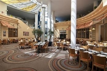 HOLIDAY INN3