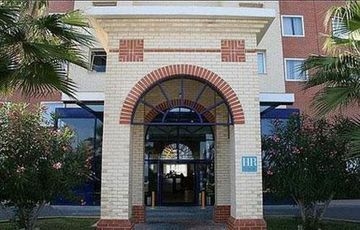 EXPRESS BY HOLIDAY INN2