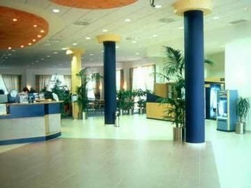 EXPRESS BY HOLIDAY INN4