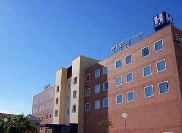 EXPRESS BY HOLIDAY INN0