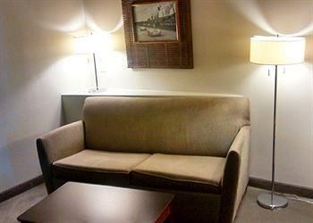 COMFORT SUITES PELHAM2