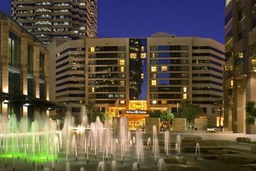 HILTON PHOENIX SUITES0