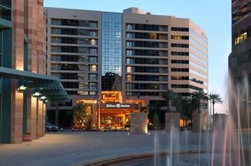 HILTON PHOENIX SUITES1