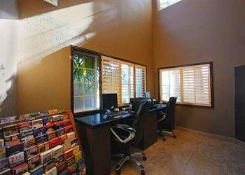 COMFORT INN & SUITES TUCSON3