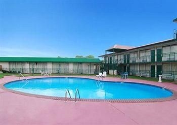 ECONO LODGE BENTON1