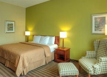 COMFORT INN & SUITES FAYETTEVILLE1