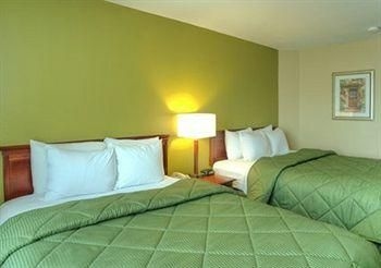 COMFORT INN & SUITES FAYETTEVILLE4