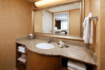DoubleTree Suites by Hilton An1