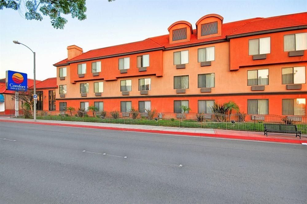 COMFORT INN & SUITES3