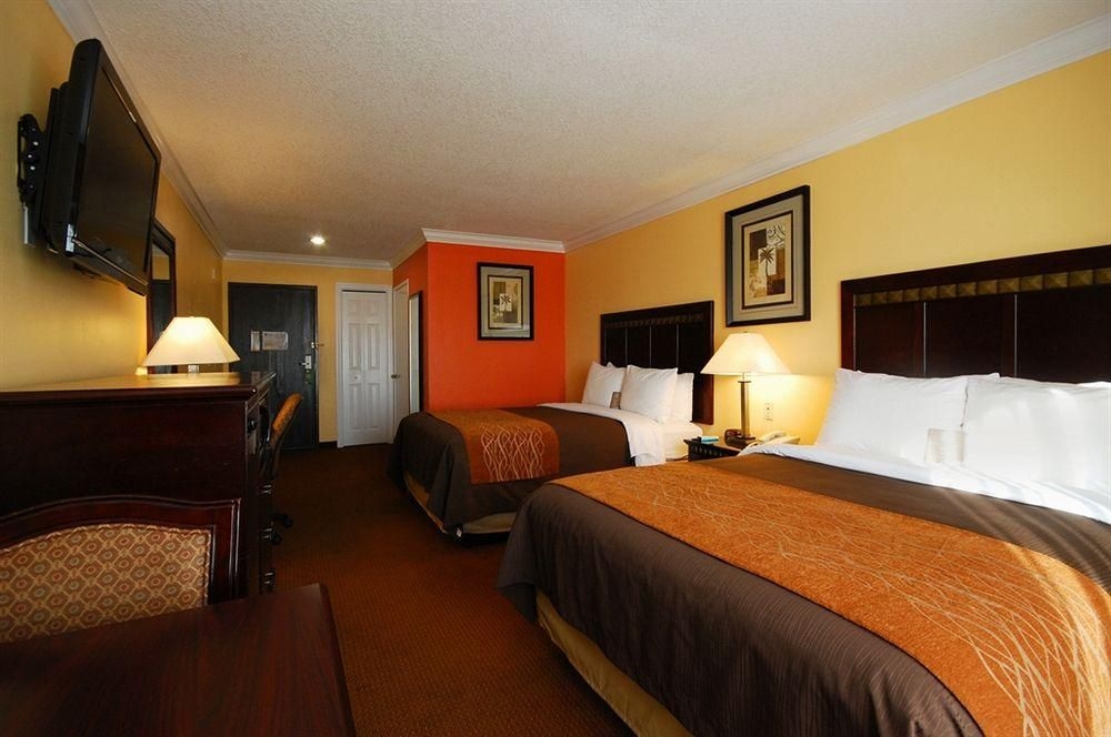 COMFORT INN & SUITES2