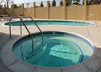 ECONO LODGE FONTANA3