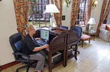 HAMPTON INN - SUITES SANTA ANA3