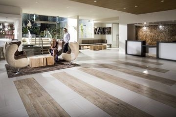 SPORTSMEN'S LODGE0