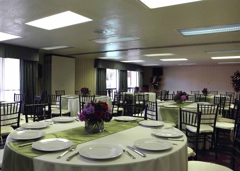 QUALITY INN & SUITES LAKE FOREST0